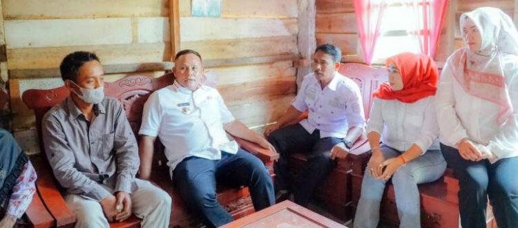 Bupati Lampung Selatan Salurkan Program Bedah Rumah Bantuan Hamba Tuhan