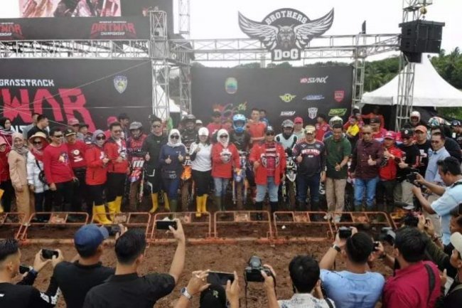 Bupati Nanang Buka Gelaran Motocross dan Grasstrack Dirtwar Championship 2022