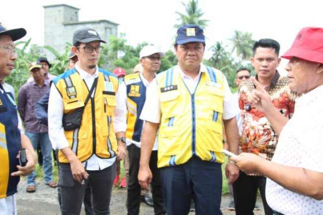 Bupati Nanang Tinjau Saluran Irigasi Yang Akan Di Normalisasi Di Bandar Agung