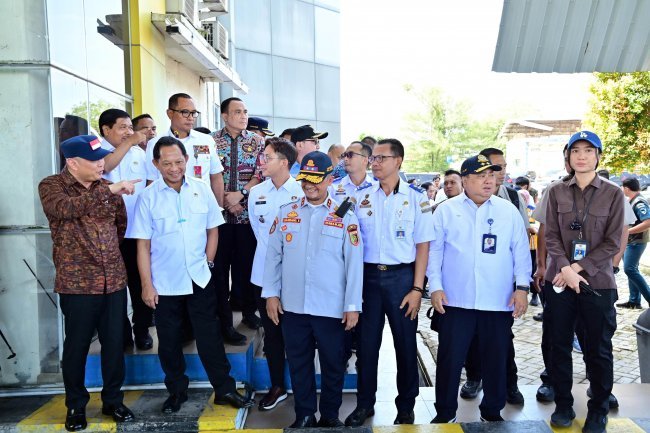 Bupati Egi Dampingi Mendagri dan Menhub Tinjau UPPKB Jembatan Timbang Way Urang