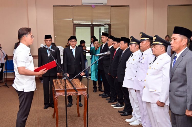 Lantik Delapan Pejabat Administrator, Bupati Egi: Pejabat Jangan Anti Kritik