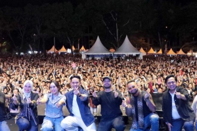 Lampung Selatan Menyala! Ribuan Warga Ramaikan Opening Lamsel Fest 2025