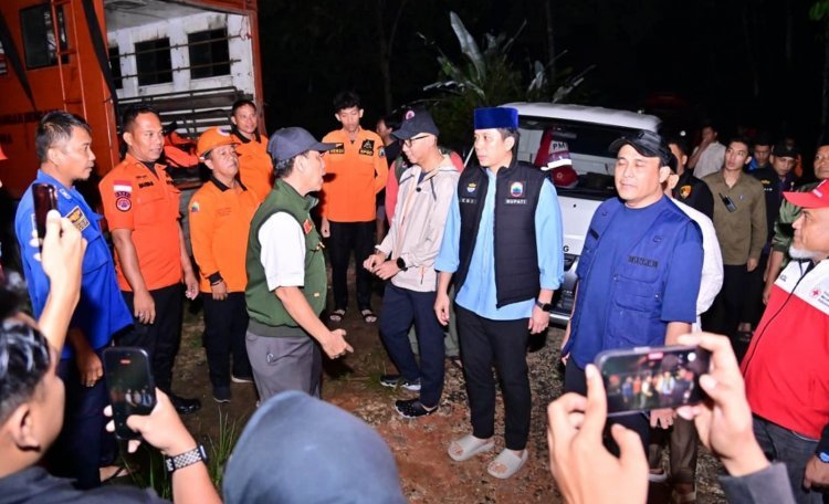 Respons Cepat Banjir Jati Agung, Bupati Egi Turun Malam Hari Cek Kondisi Warga