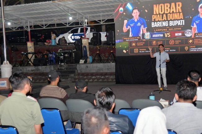UMKM Raup Berkah dari Nobar Piala Dunia, Bupati Egi: Gema HELAU Gerakkan Ekonomi Rakyat dan Perkuat Gotong Royong