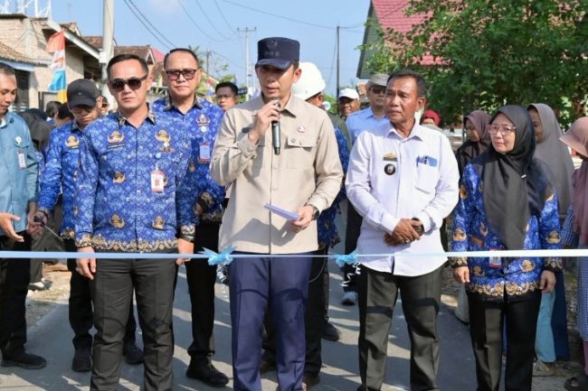 Resmikan Dua Ruas Jalan di Ketapang, Bupati Egi Dorong Konektivitas dan Pertumbuhan Ekonomi Desa