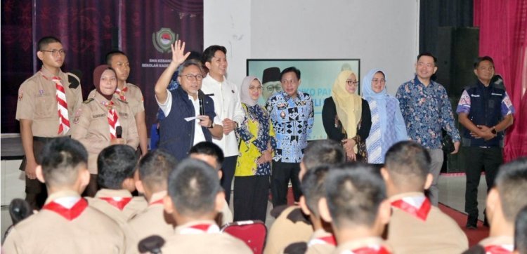 Kunjungi SMA Kebangsaan, Menko Pangan Zulkifli Hasan Tekankan Mental Berani dan Disiplin bagi Generasi Muda