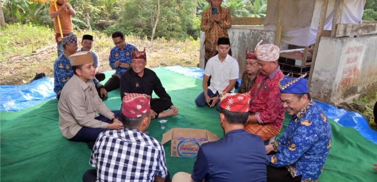 Respons Harapan Tokoh Adat, Bupati Egi Siap Jadikan Situs Makam Puyang Singa Langkung sebagai Aset Daerah